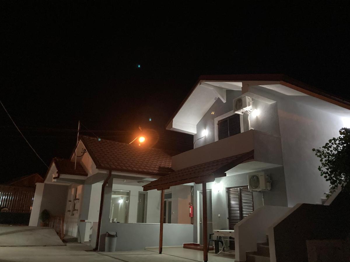 Tiki Apartments Гевгели Екстериор снимка