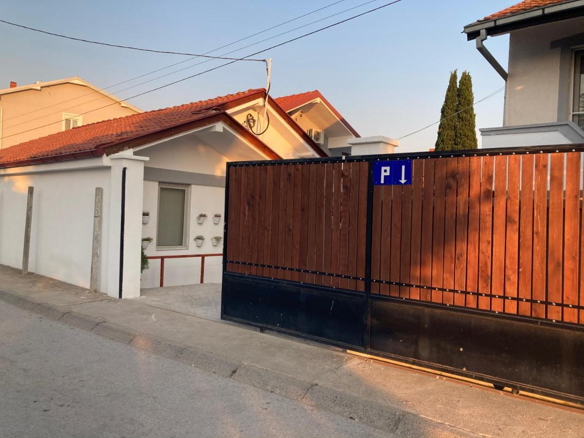 Tiki Apartments Гевгели Екстериор снимка